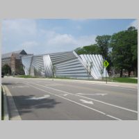 Eli and Edythe Broad Art Museum, photo Kremerbi, Wikipedia.JPG